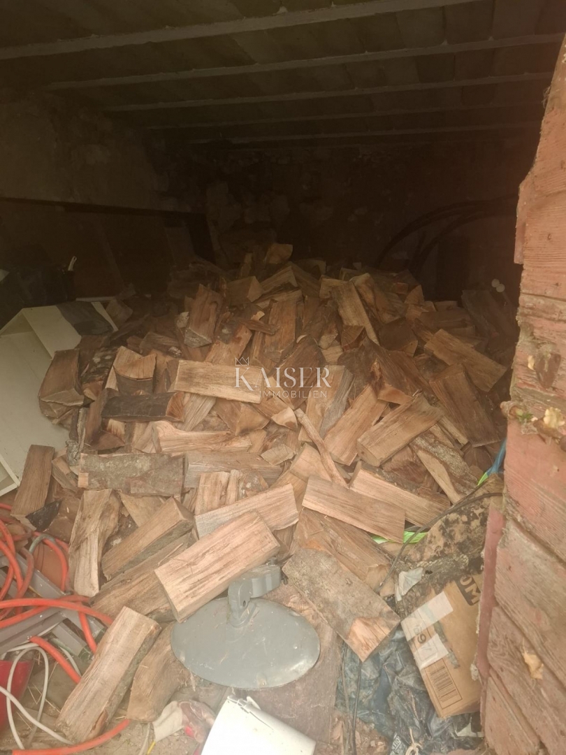 Rijeka, Hreljin - casa da ristrutturare con ampio giardino