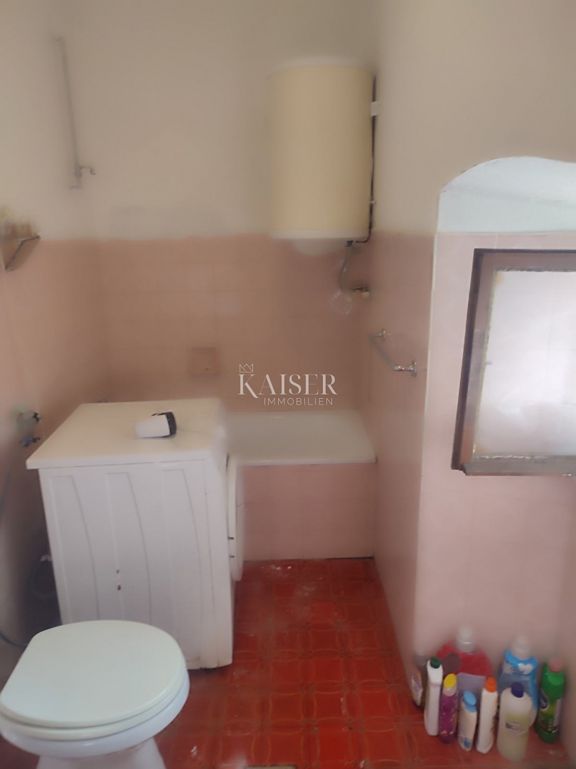 Rijeka, Hreljin - casa da ristrutturare con ampio giardino