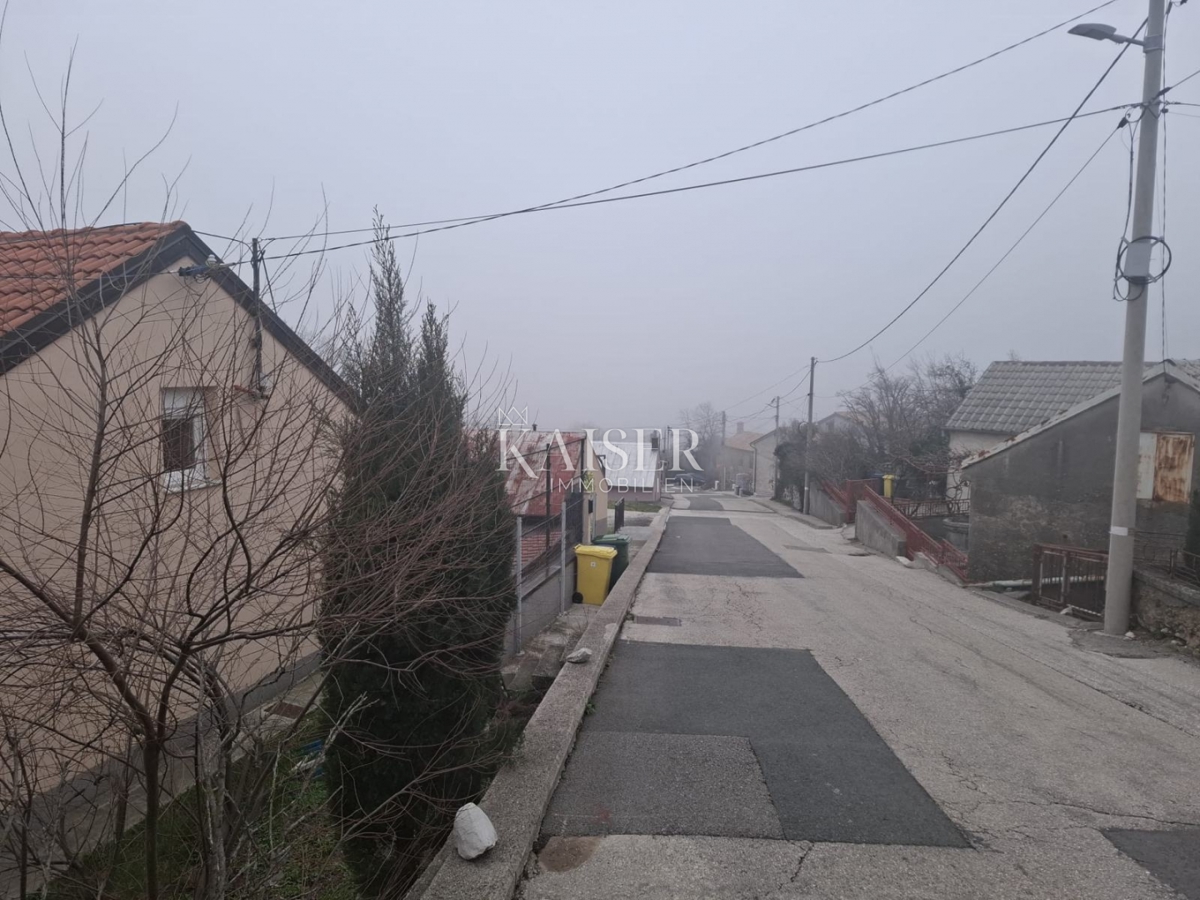 Rijeka, Hreljin - casa da ristrutturare con ampio giardino