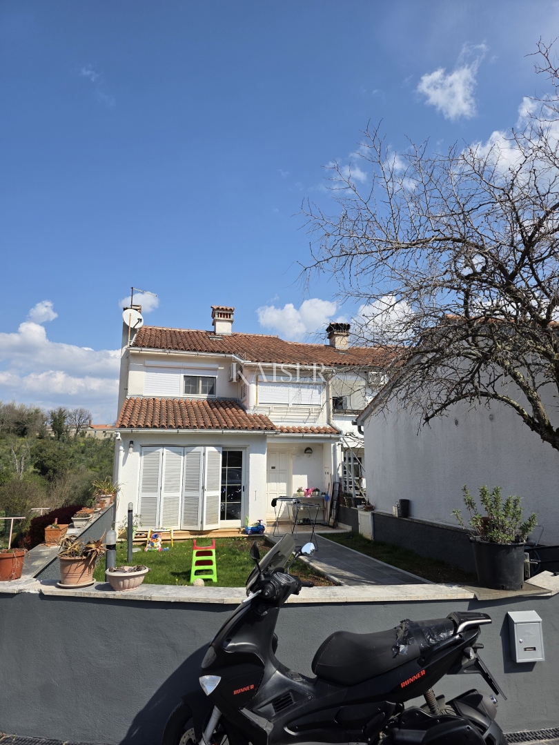 Istria - Parenzo, casa vicino al mare, la posizione più ambita della città.