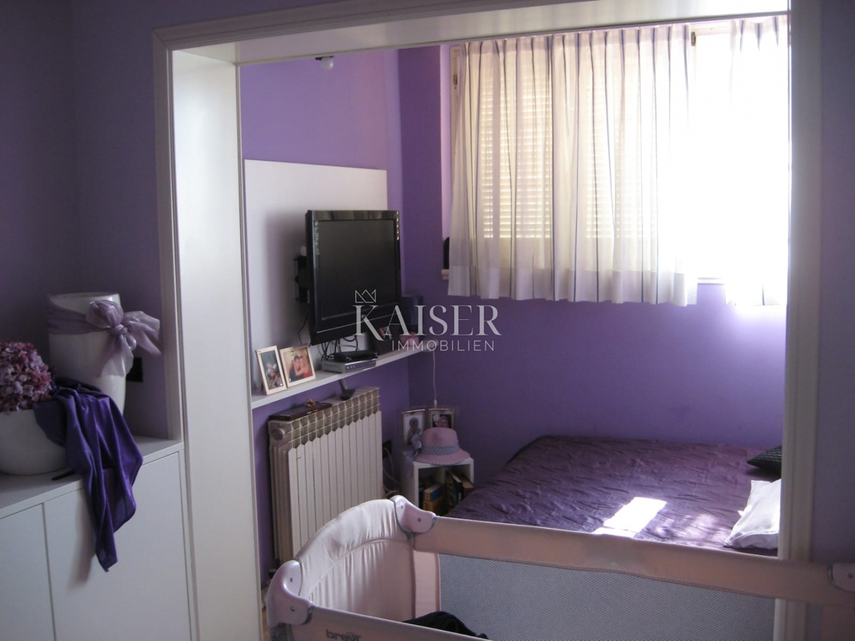 Istria - Parenzo, casa vicino al mare, la posizione più ambita della città.