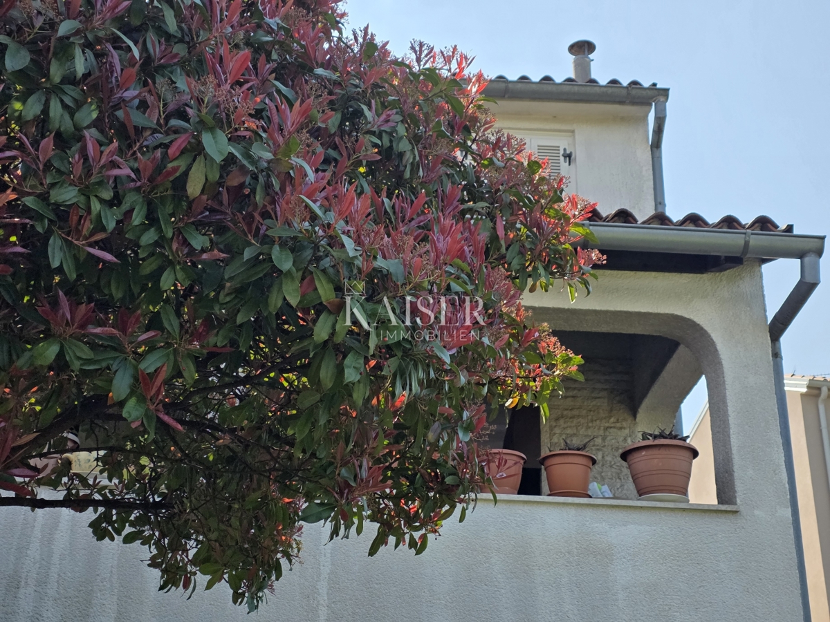 Istria - Parenzo, casa vicino al mare, la posizione più ambita della città.