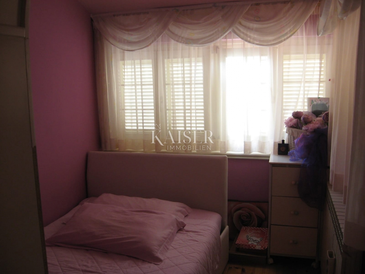 Istria - Parenzo, casa vicino al mare, la posizione più ambita della città.