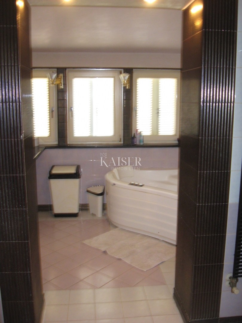 Istria - Parenzo, casa vicino al mare, la posizione più ambita della città.