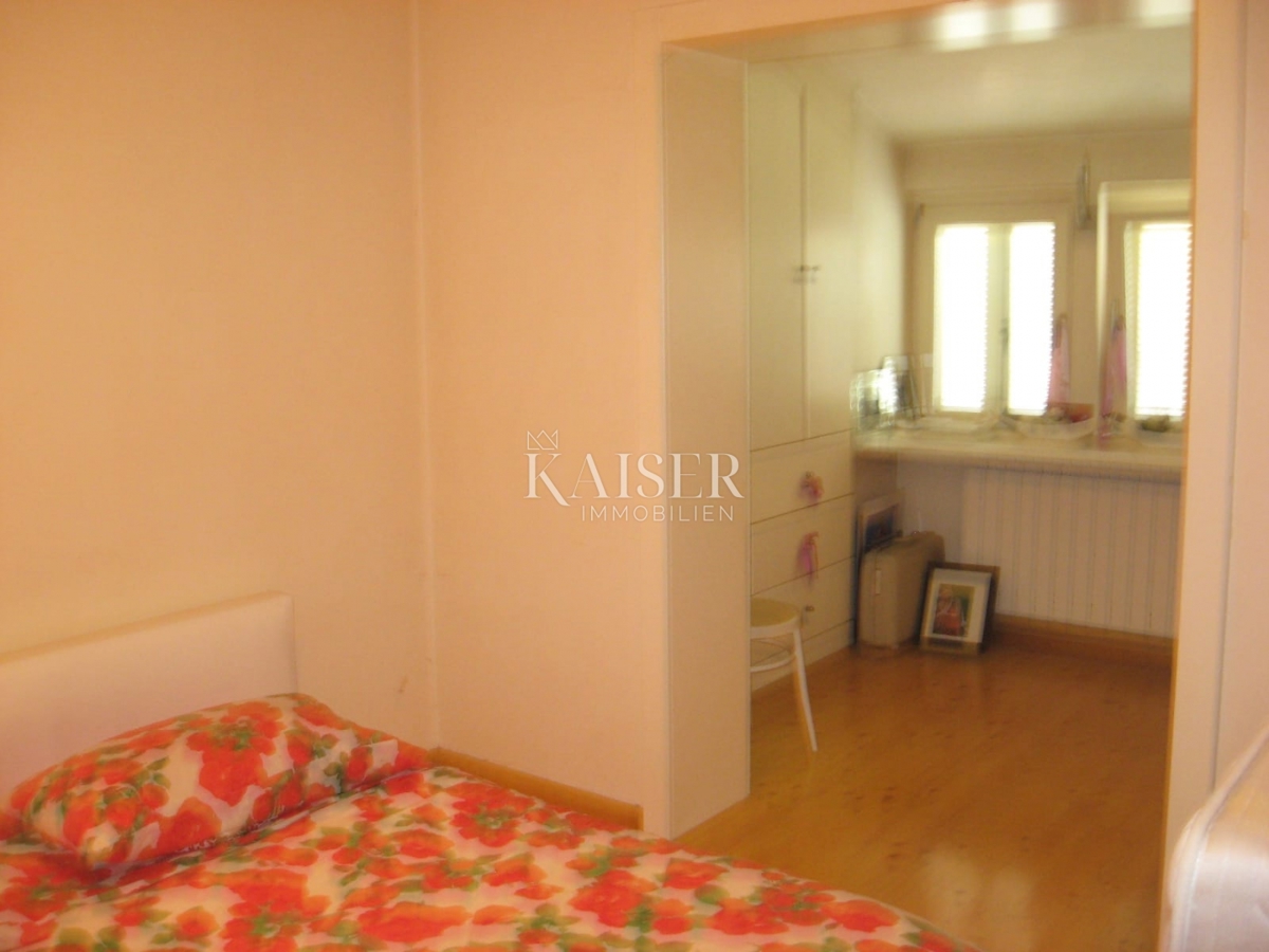 Istria - Parenzo, casa vicino al mare, la posizione più ambita della città.