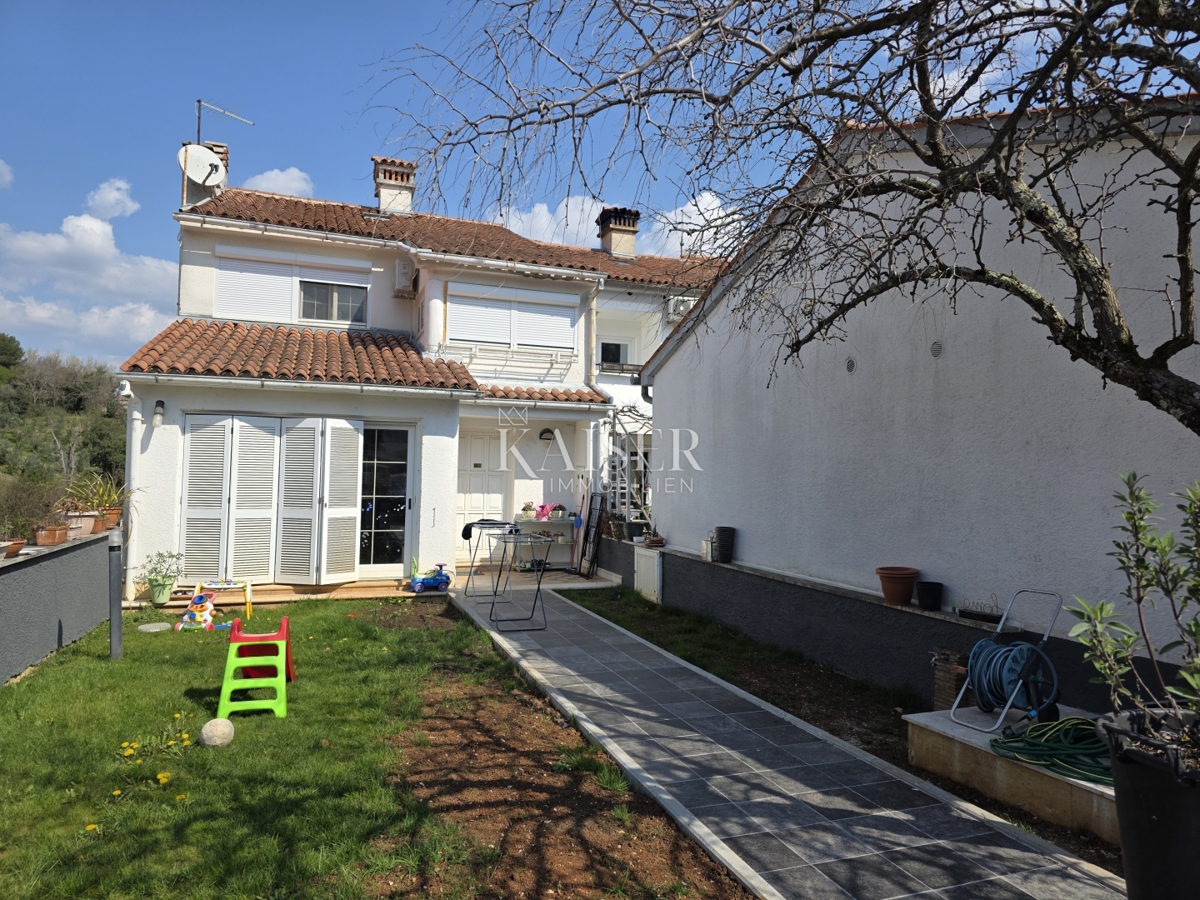 Istria - Parenzo, casa vicino al mare, la posizione più ambita della città.