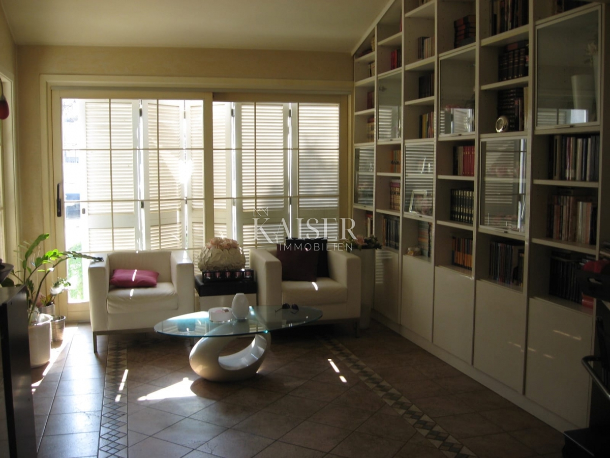 Istria - Parenzo, casa vicino al mare, la posizione più ambita della città.