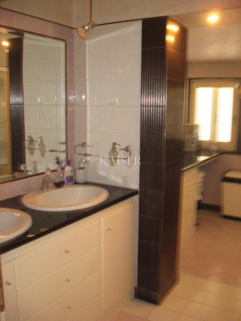 Istria - Parenzo, casa vicino al mare, la posizione più ambita della città.