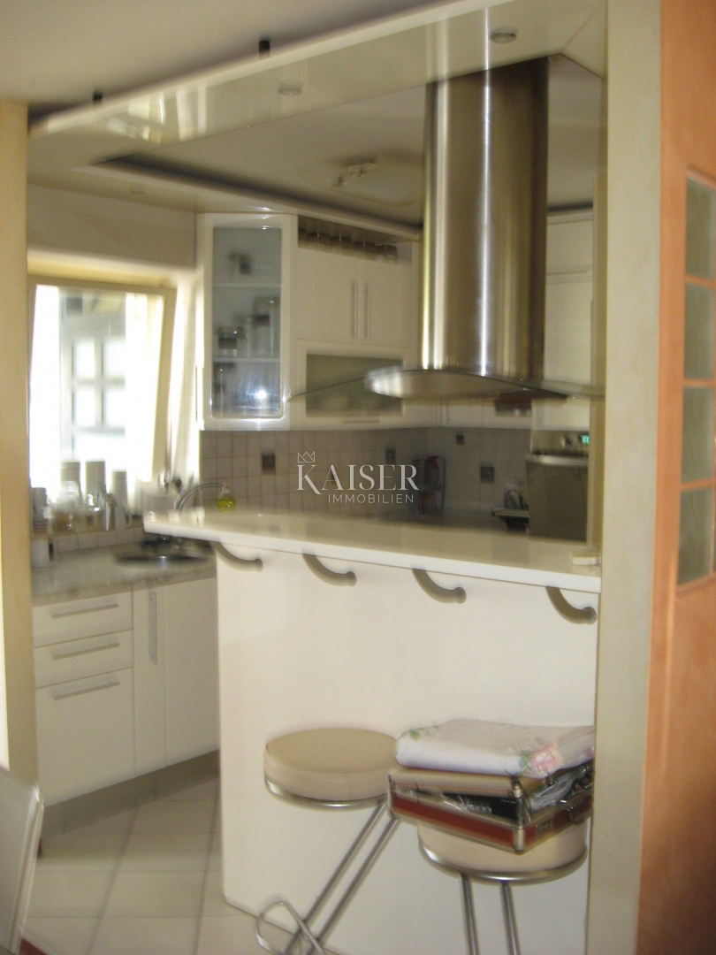 Istria - Parenzo, casa vicino al mare, la posizione più ambita della città.