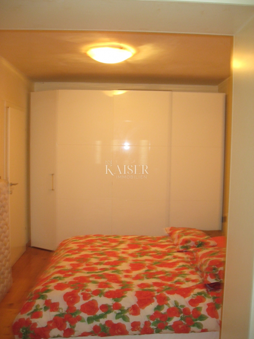 Istria - Parenzo, casa vicino al mare, la posizione più ambita della città.