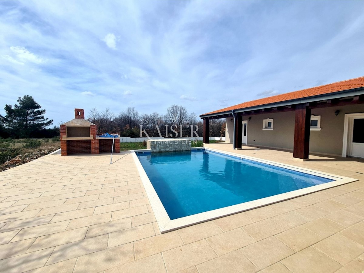 Istria - Svetvinčenat - casa con piscina, 248 m2