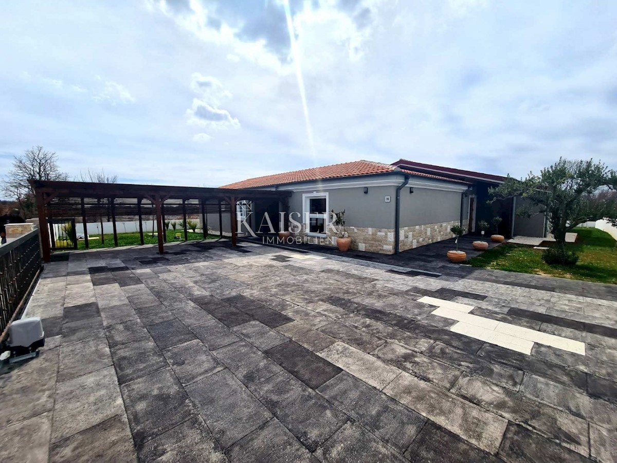 Istria - Svetvinčenat - casa con piscina, 248 m2