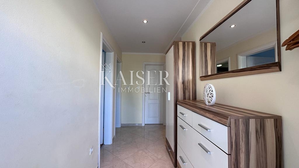Crikvenica - appartamento al piano terra con vista mare, 112 m2