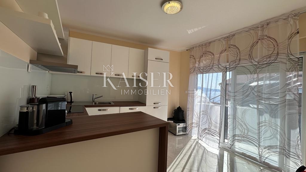 Crikvenica - appartamento al piano terra con vista mare, 112 m2