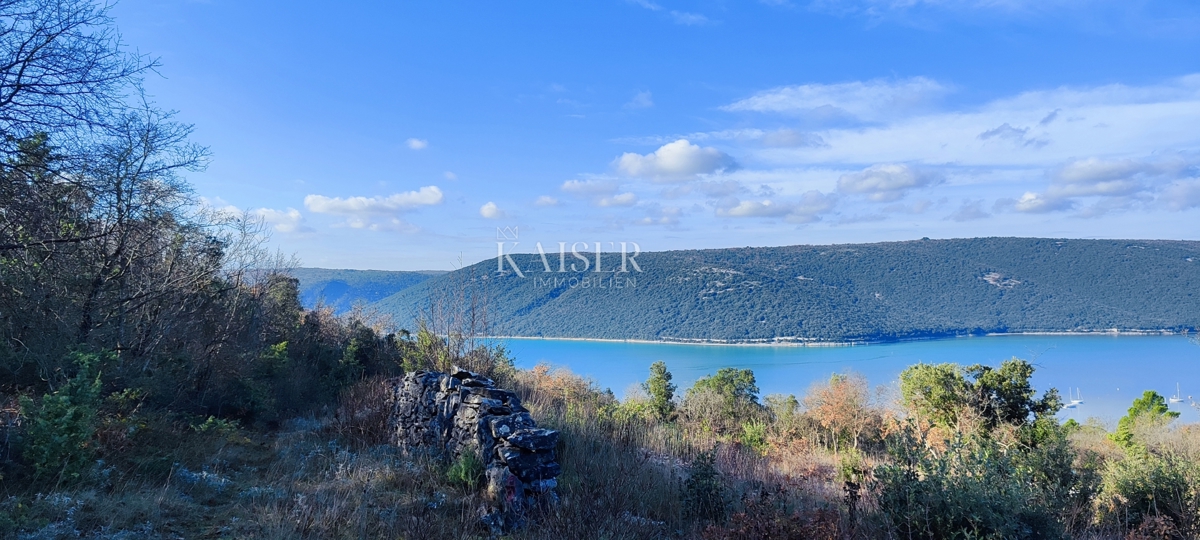 Istria, Labin - terreno edificabile con vista mare, 900 m2