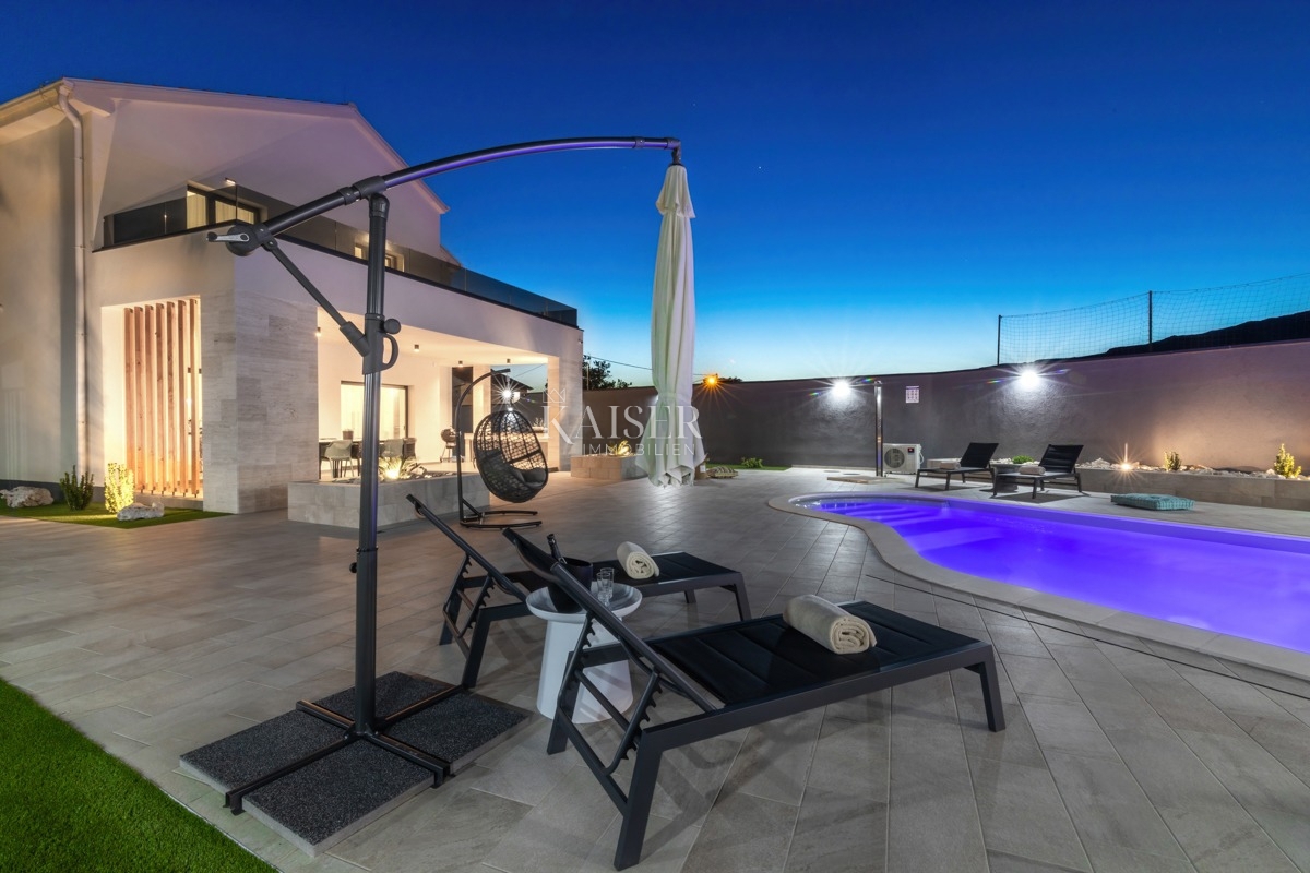 Ville Novi Vinodolski, 302m2