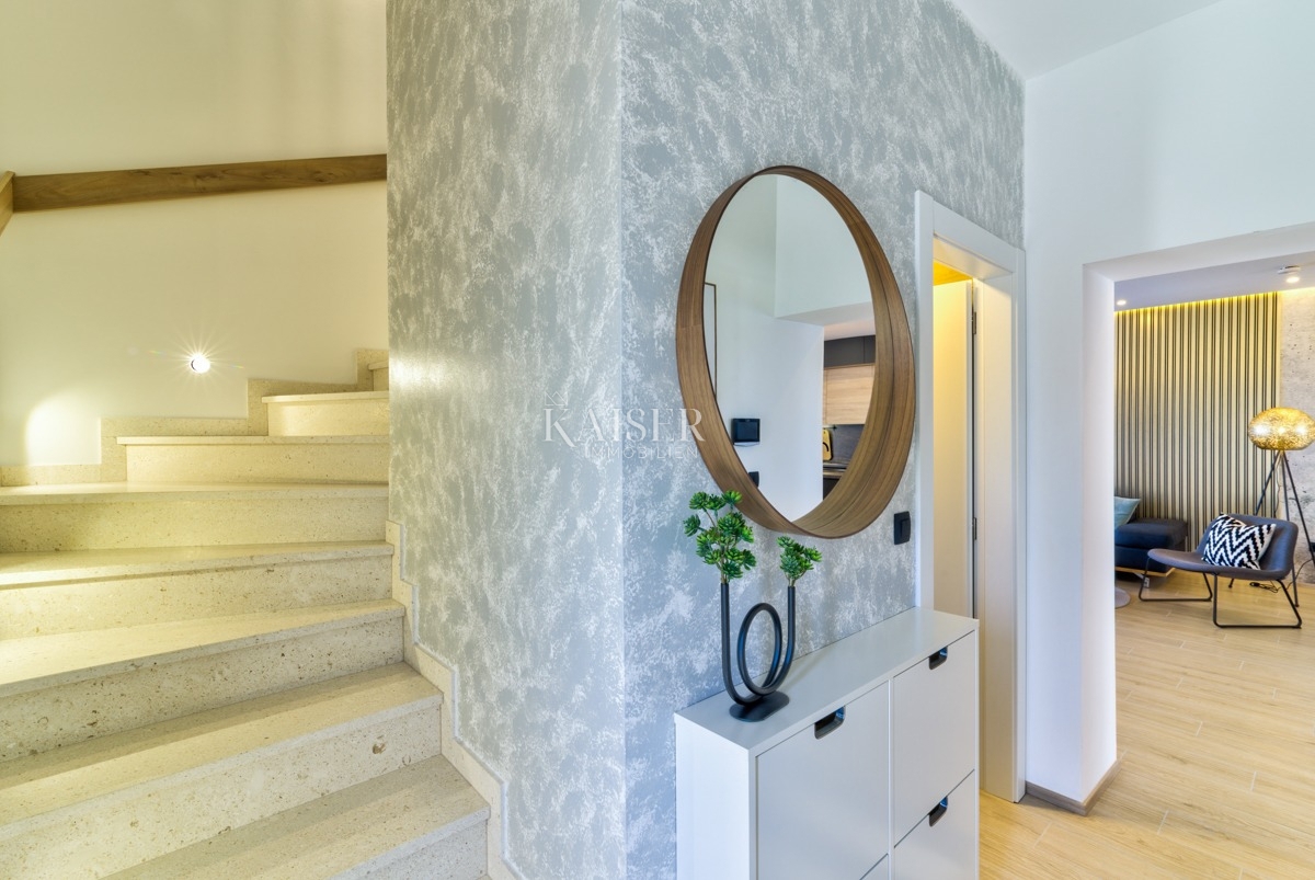 Ville Novi Vinodolski, 302m2