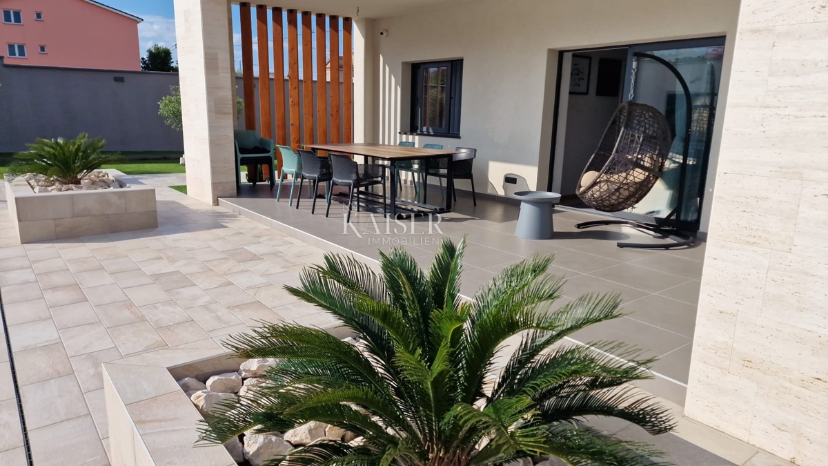 Ville Novi Vinodolski, 302m2