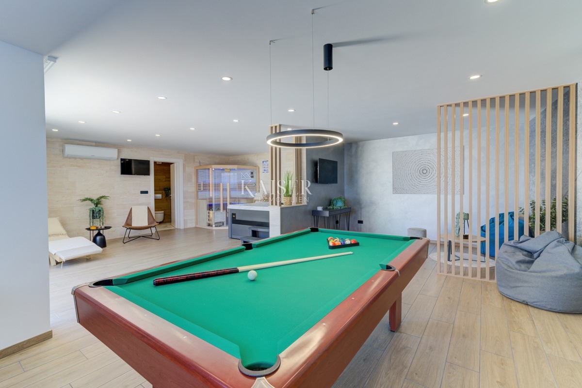 Ville Novi Vinodolski, 302m2