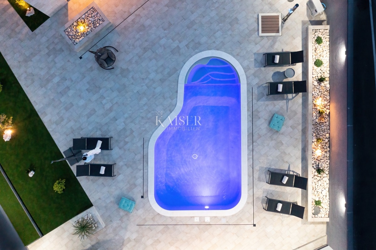 Ville Novi Vinodolski, 302m2