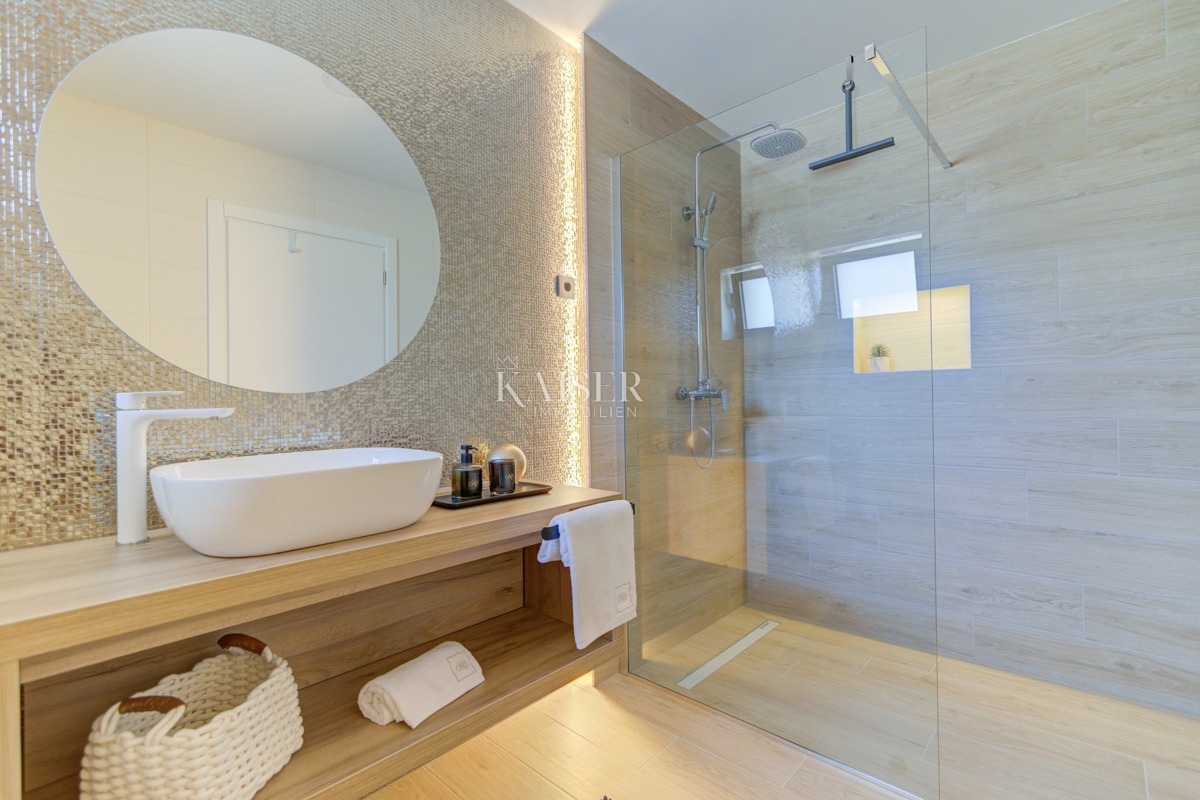 Ville Novi Vinodolski, 302m2