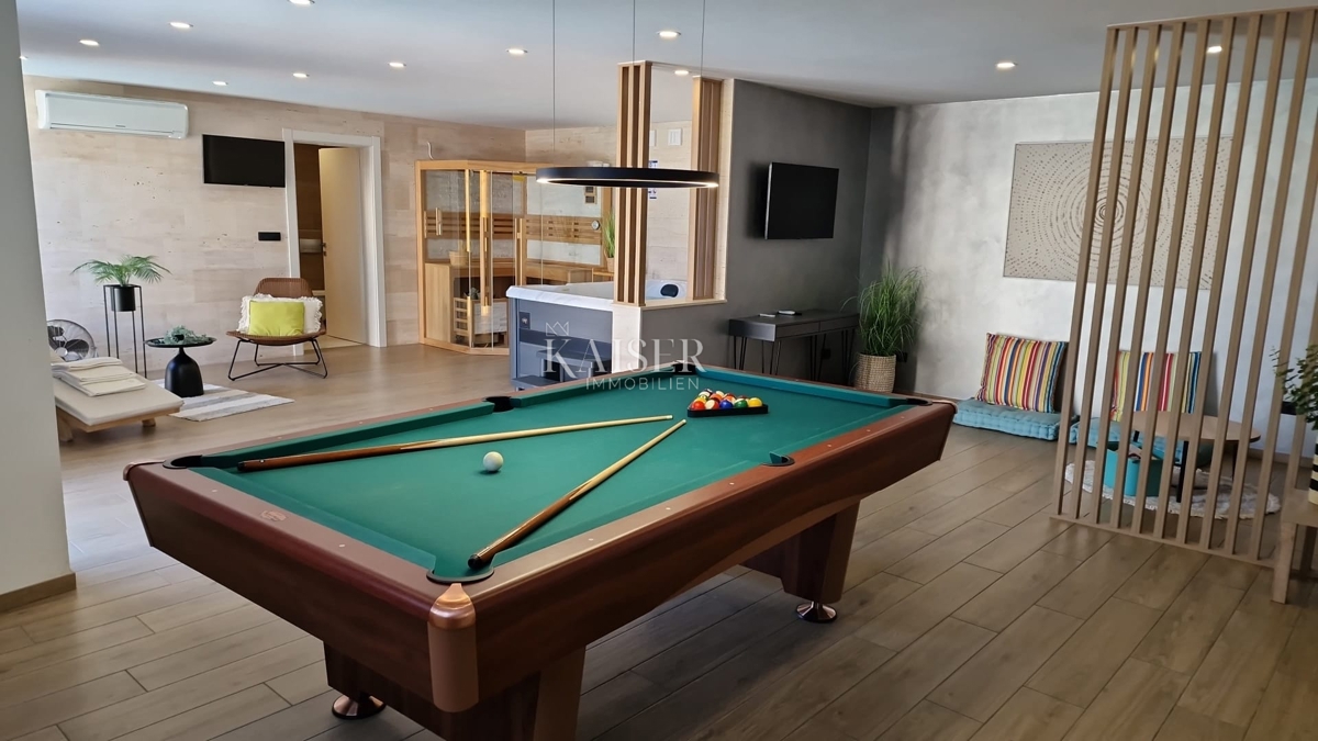 Ville Novi Vinodolski, 302m2