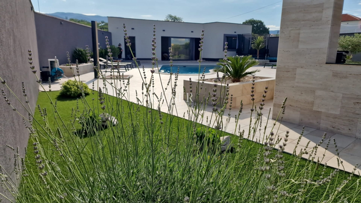 Ville Novi Vinodolski, 302m2