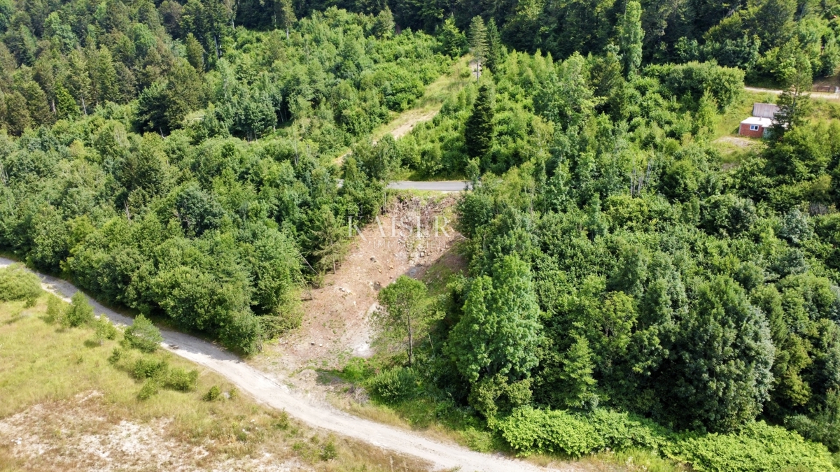 Fužine – Terreno edificabile unico con vista sul lago