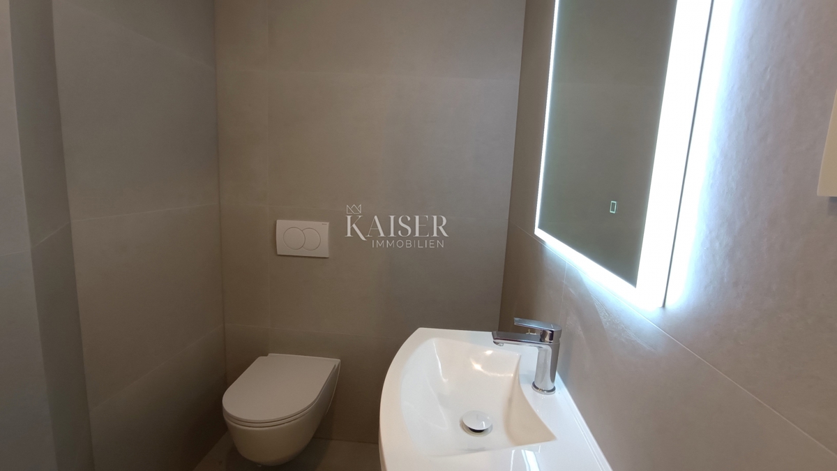 Malinska, Isola di Krk - appartamento 110m² con piscina e vista mare