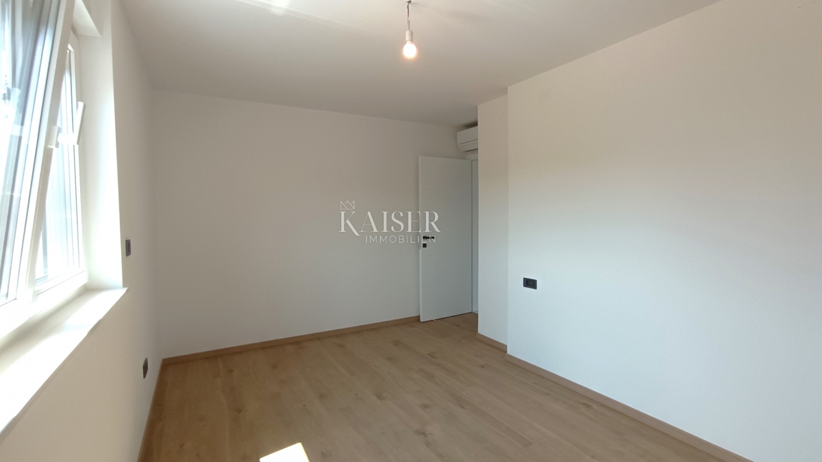 Malinska, Isola di Krk - appartamento 110m² con piscina e vista mare