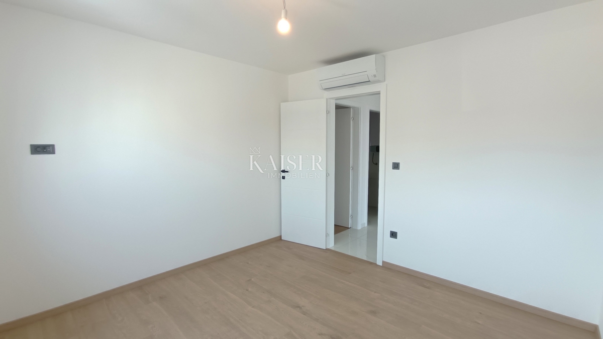 Malinska, Isola di Krk - appartamento 110m² con piscina e vista mare