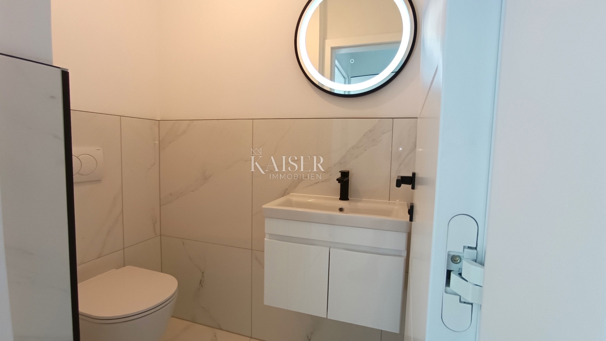 Malinska, Isola di Krk - appartamento 110m² con piscina e vista mare