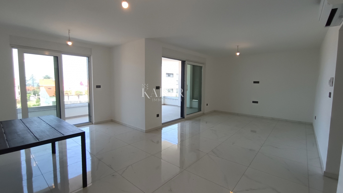 Malinska, Isola di Krk - appartamento 110m² con piscina e vista mare