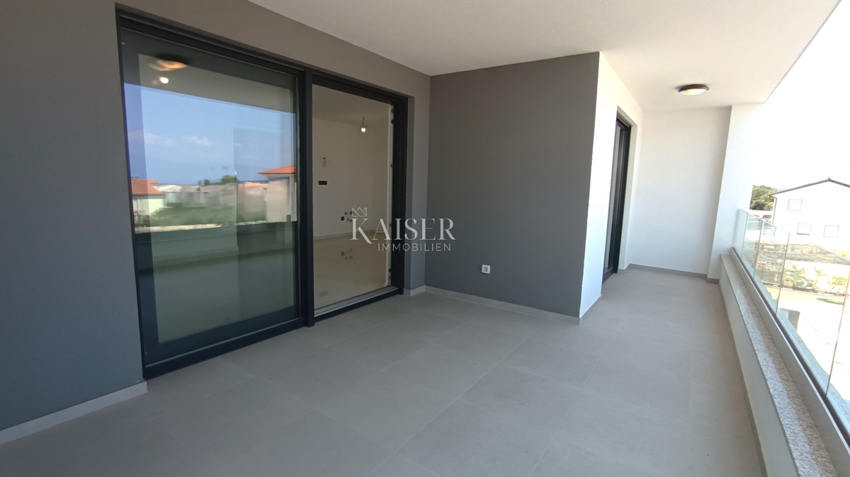 Malinska, Isola di Krk - appartamento 110m² con piscina e vista mare