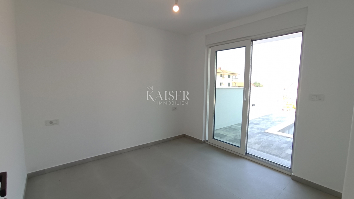 Malinska, Isola di Krk - appartamento 110m² con piscina e vista mare