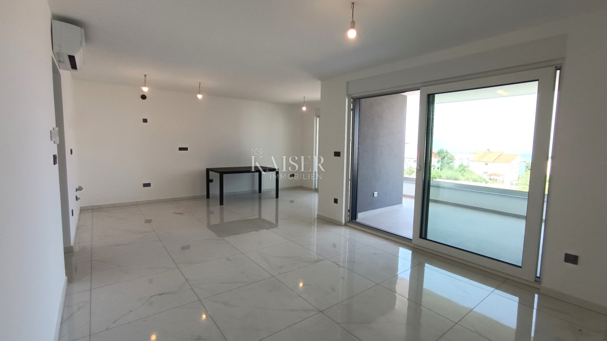 Malinska, Isola di Krk - appartamento 110m² con piscina e vista mare