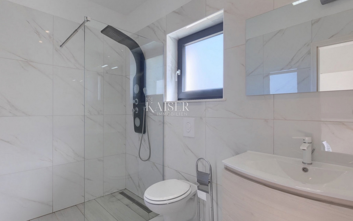 Labin - nuova costruzione con piscina, 125 m2