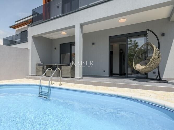 Istra, Labin - nuova costruzione con piscina, 130m2