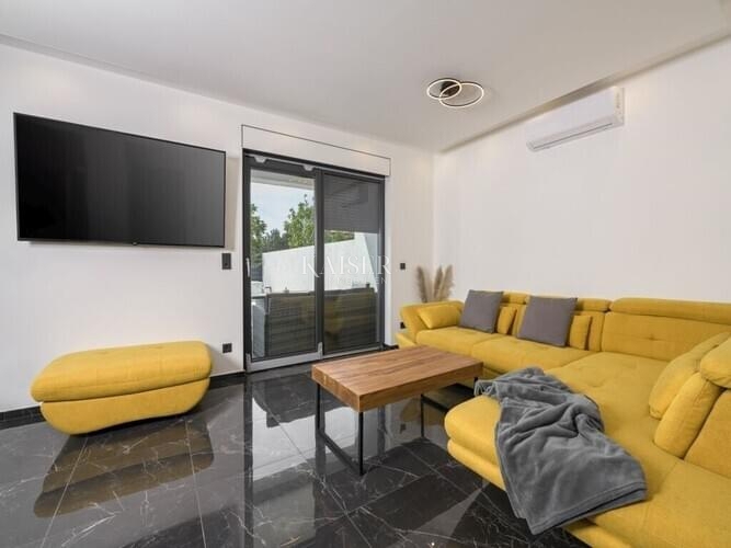 Istra, Labin - nuova costruzione con piscina, 130m2
