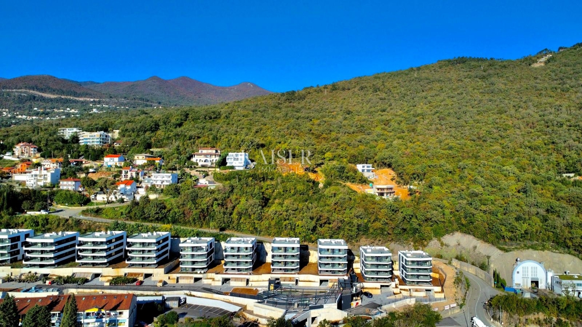 Abbazia, appartamento con giardino e vista sul mare aperto 