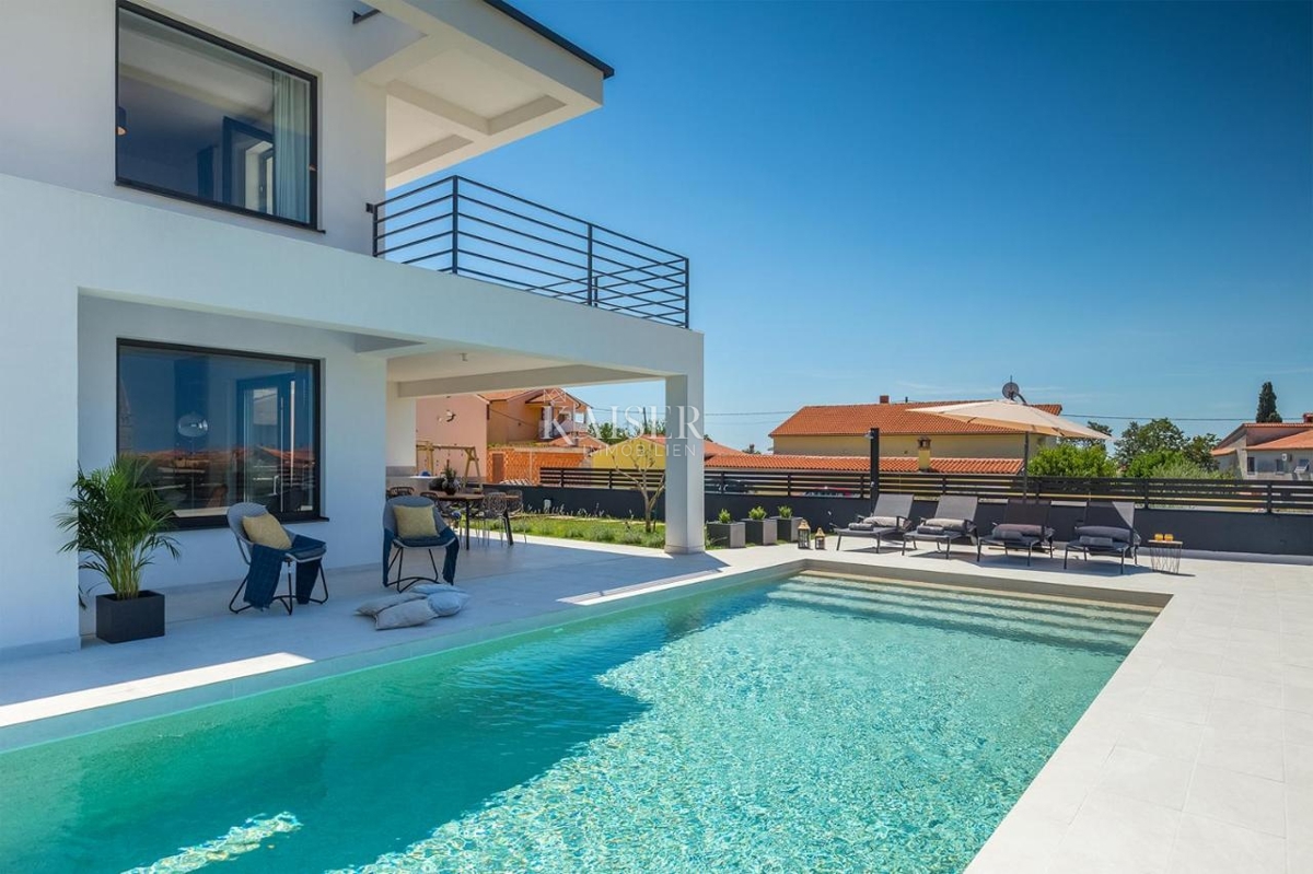 Istria, Fasana - villa con piscina e vista mare, 133 m2