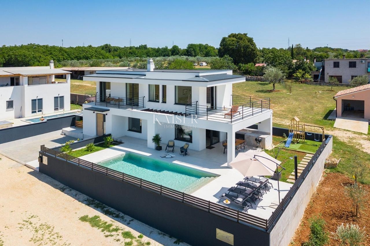 Istria, Fasana - villa con piscina e vista mare, 133 m2