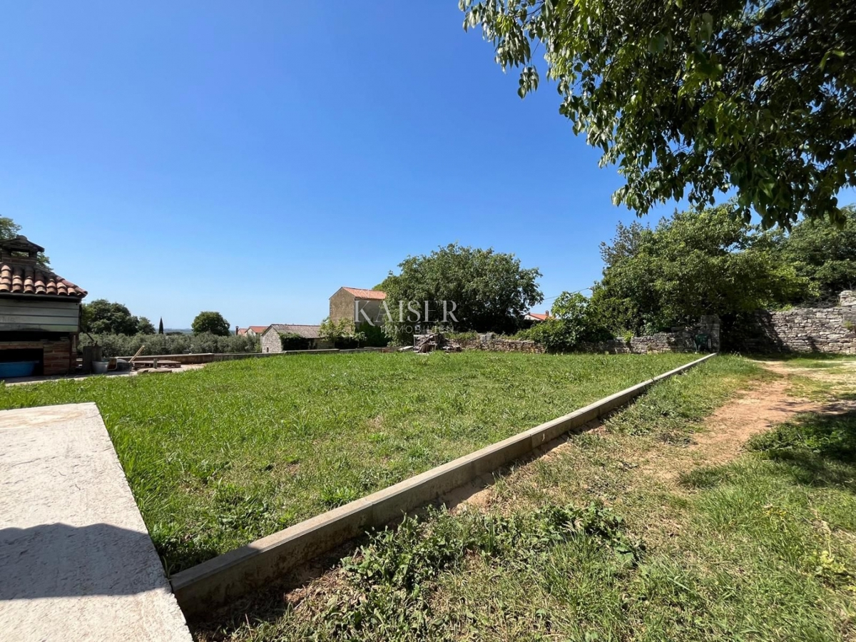 Istria - Parenzo, casa in pietra con giardino e vista mare