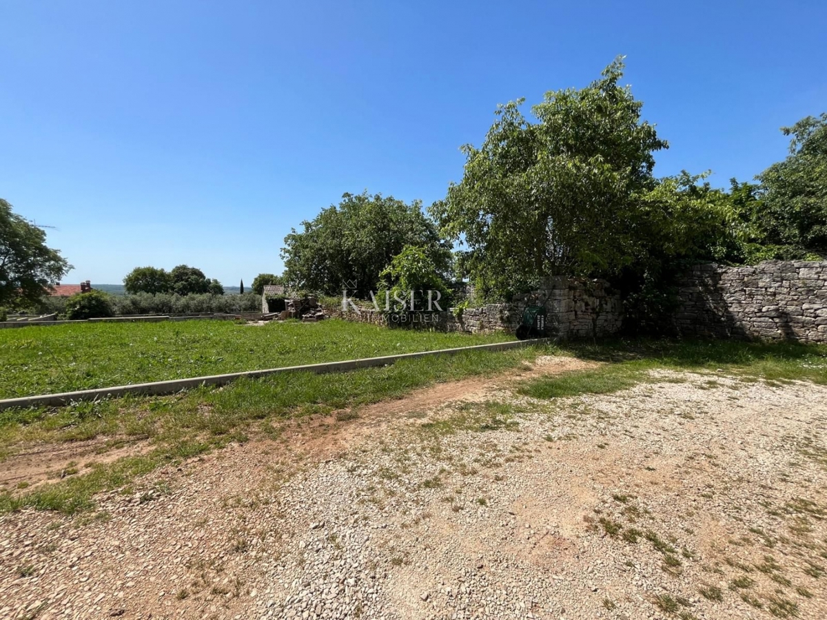Istria - Parenzo, casa in pietra con giardino e vista mare