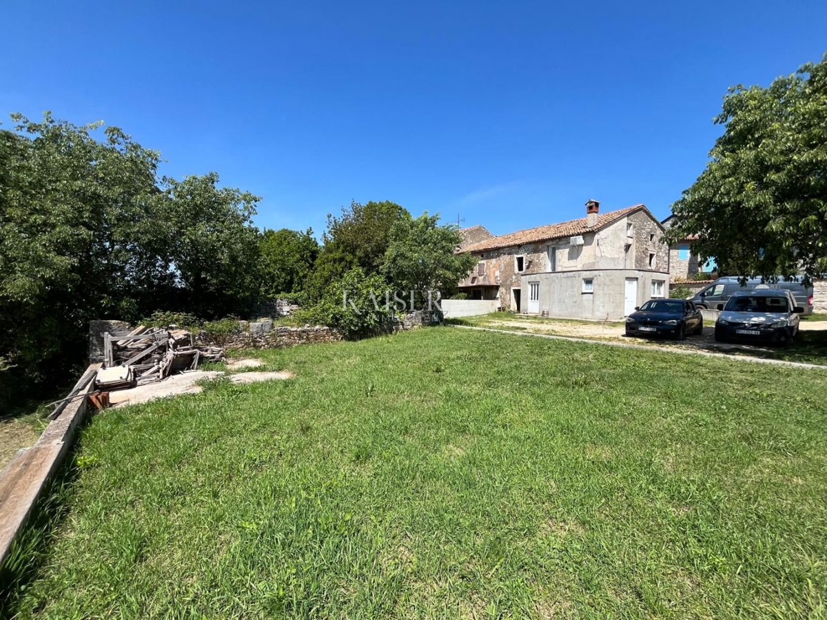 Istria - Parenzo, casa in pietra con giardino e vista mare