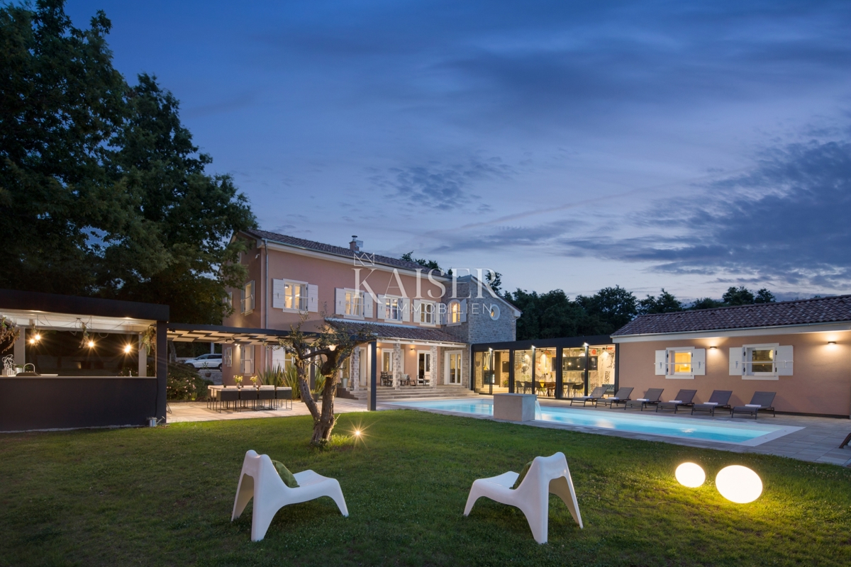 Istria, Svetvinčenat - villa di design 290m2 con piscina e benessere 