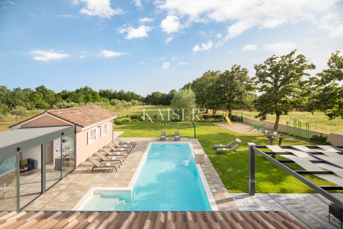 Istria, Svetvinčenat - villa di design 290m2 con piscina e benessere 