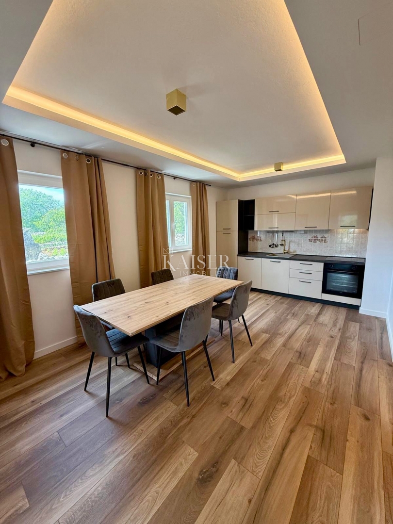 Isola di Cres, Cres - casa indipendente 288m2, 50m dal mare con una bellissima vista