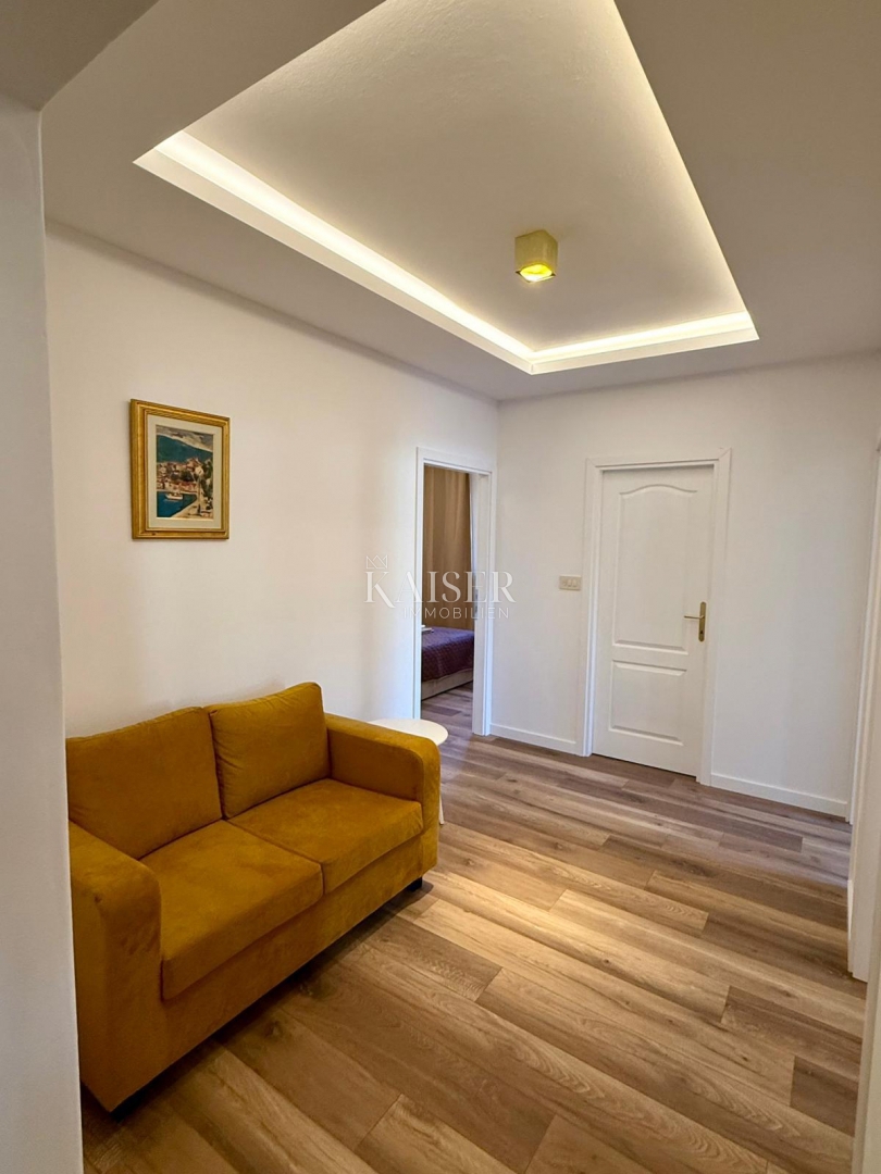 Isola di Cres, Cres - casa indipendente 288m2, 50m dal mare con una bellissima vista