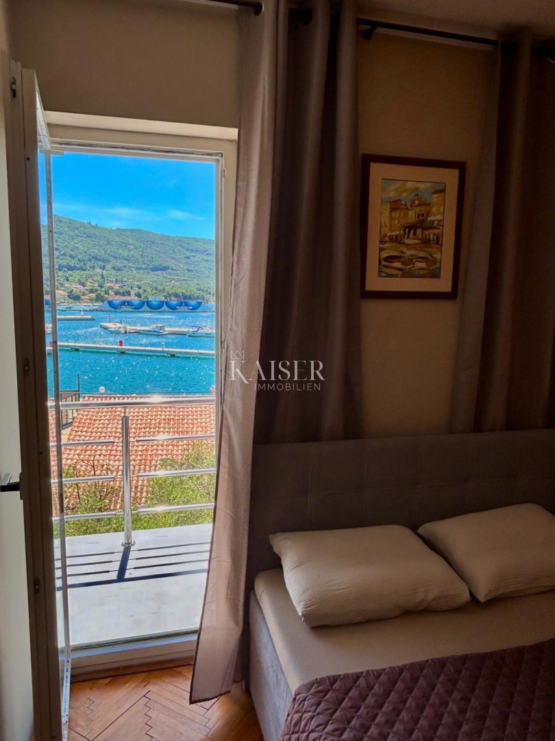 Isola di Cres, Cres - casa indipendente 288m2, 50m dal mare con una bellissima vista